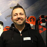 Manuel Raither, Inhaber Intersport Raither, bietet in seinem Geschäft ein Tauschsystem für Kinder-Skiausrüstung an.