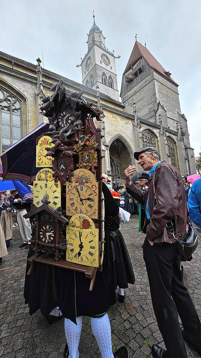 Begehrtes Fotoobjekt war gestern dieser Uhrenträger vom Historischen Verein Hornberg aus dem Schwarzwald