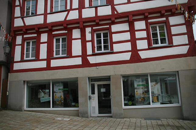 Das von einer Versicherungsagentur genutzte Gebäude am Marktplatz ist seit Monaten geschlossen.