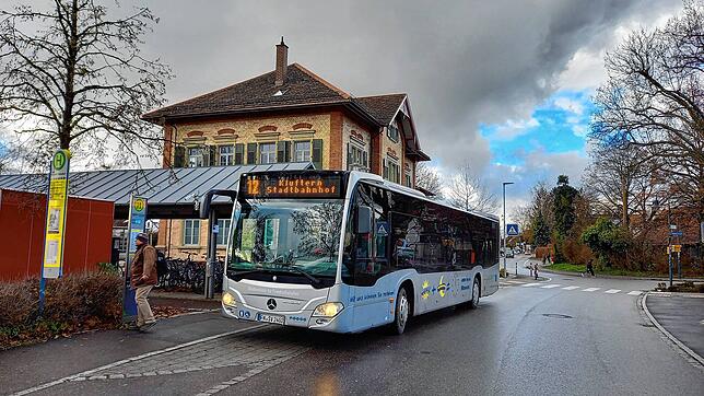 Die Häfler Stadtbuslinien 11 und 12 fahren auch den Markdorfer Bahnhof an. Das Angebot wird im kommenden Jahr ausgeweitet. Allen ...