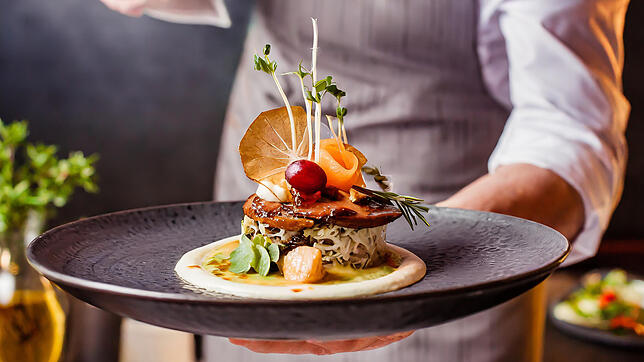 Genuss mit Aussicht: Die besten Michelin-Restaurants am Bodensee verbinden erstklassige Sterneküche mit direktem Blick auf den See.