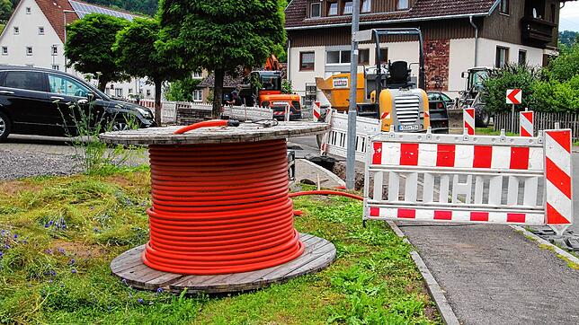 So wie hier voriges Jahr im Achdorfer Ortsteil Aselfingen soll es bald auch in Fützen aussehen, wenn der Glasfaserausbau vom ...
