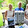 Drei der Gesichter hinter der Initiative: Elisabeth Horn, Bernhard Bueb und Andrea Knorr (von links) mit drei Ordnern voller ...