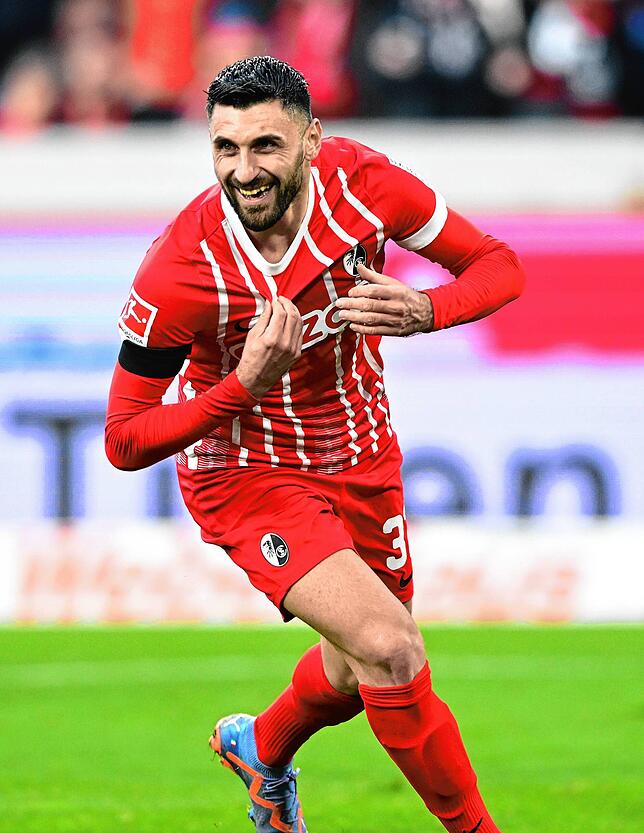 Fußball, Bundesliga, SC Freiburg &ndash; VfB Stuttgart, 20. Spieltag, Europa-Park Stadion. Freiburgs Vincenzo Grifo freut sich über ...