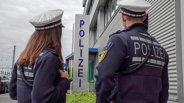 Die Singener Polizei ermittelt nach dem Angriff auf einen Ladendetektiv.