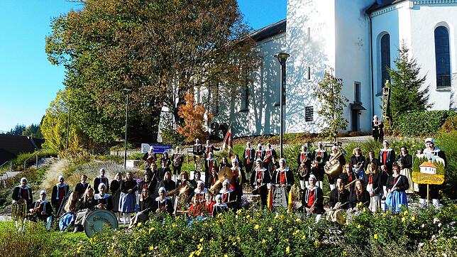 Die Trachtenkapelle Herrischried möchte eine 50 Jahre alte Trompete ersetzen und neue Trachten für die Zöglinge anschaffen.
