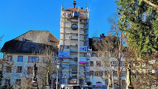 Am Oberen Tor in Waldshut steht das Gerüst noch: Die Arbeiten sollen laut Plan in den nächsten Wochen abgeschlossen werden.