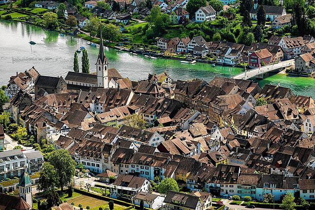 Der historische Stadtkern Stein am Rhein von der Burg Hohenklingen aus betrachtet.