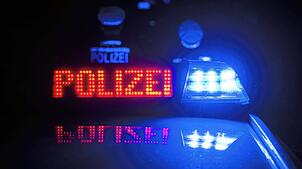 (Symbolbild) Beamten der Polizei hatten es am Samstagnachmittag mit einem betrunkenen Motorradfahrer zu tun.