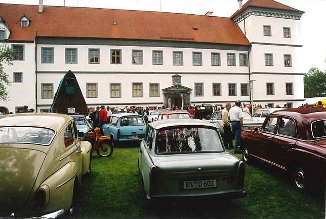2005, 2007 und 2009 fand das Oldtimertreffen am Meßkircher Schloss statt, bis es Bedenken wegen des Naturschutzes gab. Zum Jubiläum ...