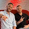 Sascha Bohner und Dennis Lucas (von links) machen es sich auf der Couch bequem und kommentieren für den Fernsehsender RTL Zwei die ...