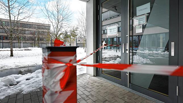 Die Kreissporthalle am Berufsschulzentrum wurde ebenso wie die Kreissporthalle auf der Mettnau wegen Schneebruchgefahr vorsorglich vom ...
