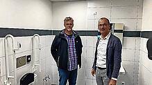 Ortsbaumeister Ansgar Paul und Bürgermeister Jörg Frey (rechts) freuen sich über die neuen Räume. Bild: Gemeinde