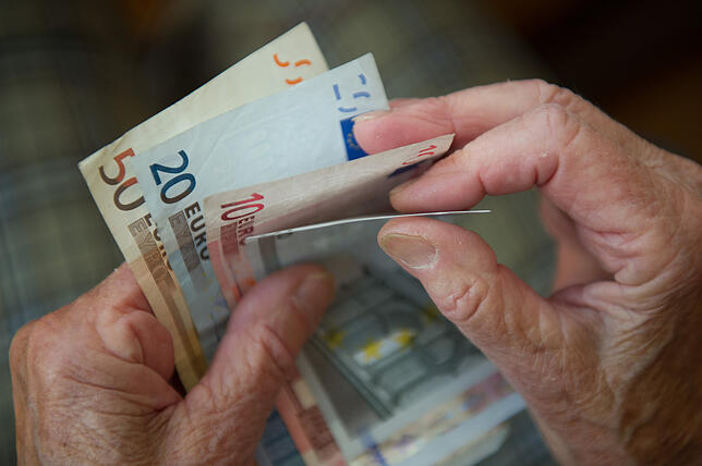 Durch einen Anbierterwechsel können Stromkunden viel Geld sparen.