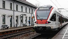 (Archivbild) Ein Seehas der SBB am Bahnhof in Allensbach. Seit Samstag, 4. Oktober, kommt es zu Problemen beim Bahnverkehr im Landkreis ...
