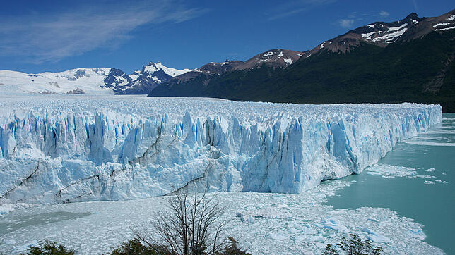 Eindrucksvolle Kulisse: Der Perito Moreno-Gletscher, Lago Argentino in Argentinien, aufgenommen von Buchautor und Globetrotter Michael ...