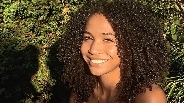 Amalie Mbianda Njiki freut sich über ihre Einladung zum Treffen junger Autorinnen. Beworben hatten sich 668 Autoren, 21 wurden ausgewählt.