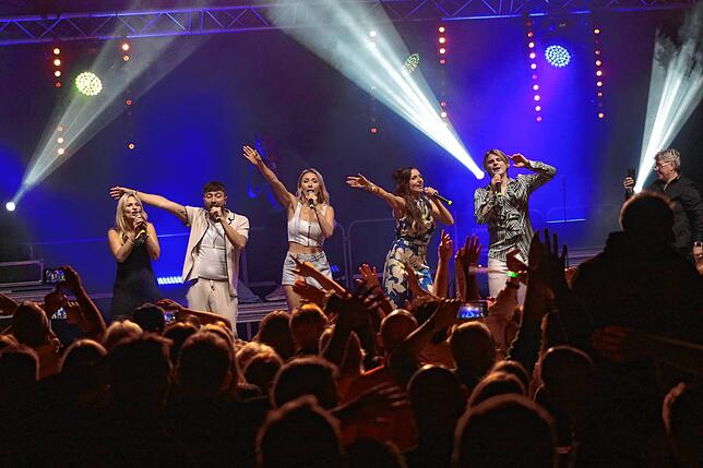 Die Künstler vom Schlager Beach zum Abschluss des Sound Beach Festivals (von links): Melia, Nico Alesi, Anna-Carina Woitscheck, Anita ...