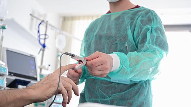 Ein neuer Gesetzentwurf der Bundesregierung soll es Pflegekräften in Zukunft ermöglichen, mehr Aufgaben in der Patientenversorgung zu ...