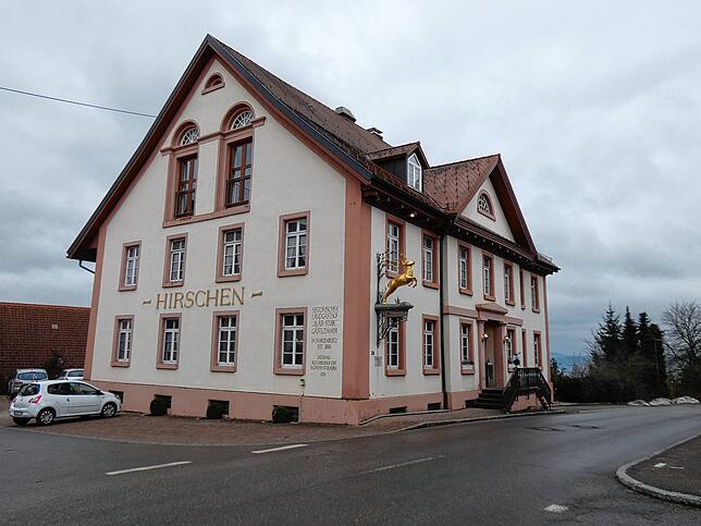 Der heutige Landgasthof &bdquo;Hirschen&ldquo; wurde als Frohn- und Lehenshof vom Kloster St. Blasien im jahr 1351 errichtet.