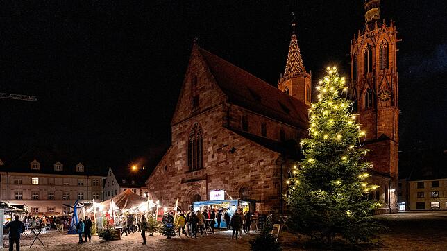 Stimmungsvolle Atmosphäre gibt es beim Villinger Weihnachtsmarkt auf dem Münsterplatz, hier eine Aufnahme vom Dezember 2022.