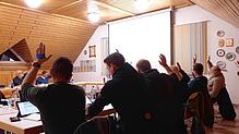 Der Gemeinderat folgte einstimmig dem Vorschlag von Bürgermeister Stephan Frickinger, einen Teilabschnitt zu erschließen. Foto: Heinrich ...
