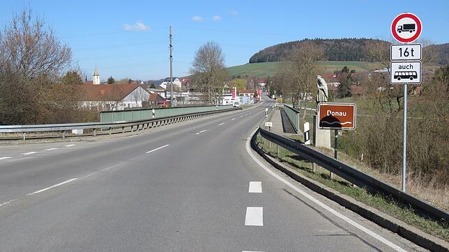 Die Geisinger Donaubrücke wird ab Donnerstagnachmittag voll gesperrt. Die weitergehenden Untersuchungen hatten das vorläufige Ergebnis, ...