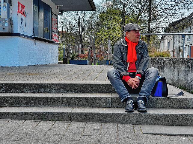 Milieu-Studie: Henry Greif studiert das Leben an der Paradiesgasse in Villingen. Für seine Auftritte als Clown filtert er aus fast jeder ...