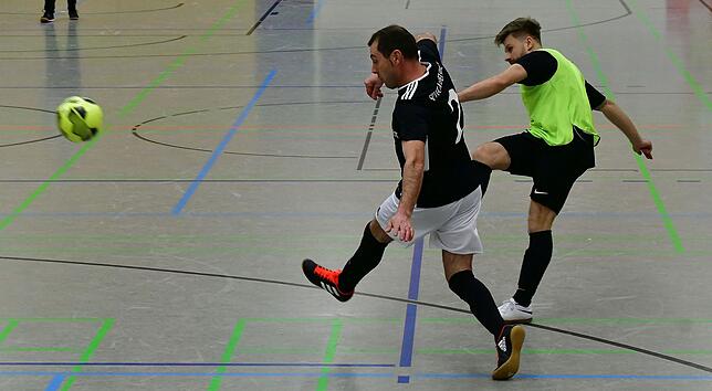 Bild 14: SV 08 Laufenburg stürmt gegen Spvgg. Andelsbach furios ins Endspiel