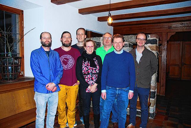 Sie kandidieren für Dettighofen (vorn, von links): Christian Rüger, Torsten Durstewitz, Anna-Katharina Chavier, David Bosch, (hintere ...