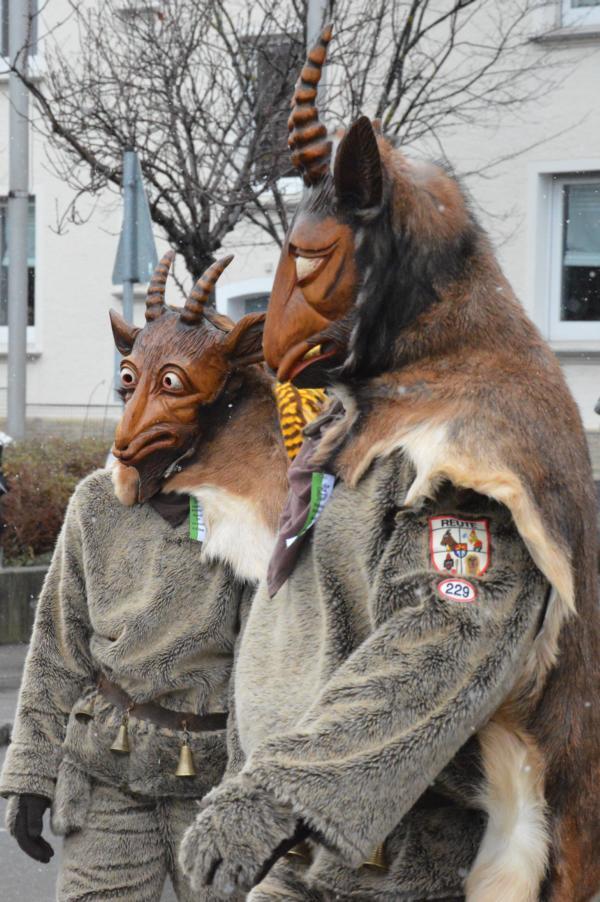 Bild 13: Bilder vom Narrensprung beim Ringtreffen des Alemannischen Narrenrings (Teil 1)