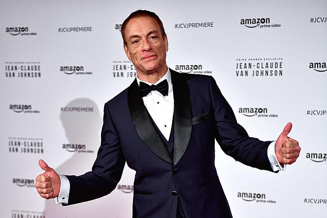 Dass auch Action-Stars nicht jünger werden, ist bekannt. Jean-Claude Van Damme beweist es: Er wird am 18. Oktober 60 Jahre alt. Top in ...