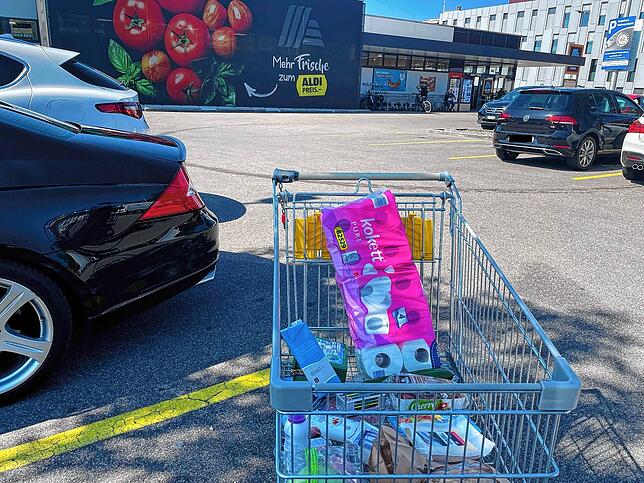 Aldi Suisse befindet sich zum Beispiel in Embach, Kanton Zürich. Von Hohentengen fährt man mit dem Auto rund 15 Minuten, von Waldshut ...