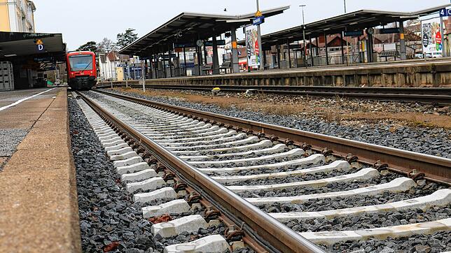 Der Friedrichshafener Bahnhof soll modernisiert werden, die Arbeiten sollen im Sommer 2021 beginnen.