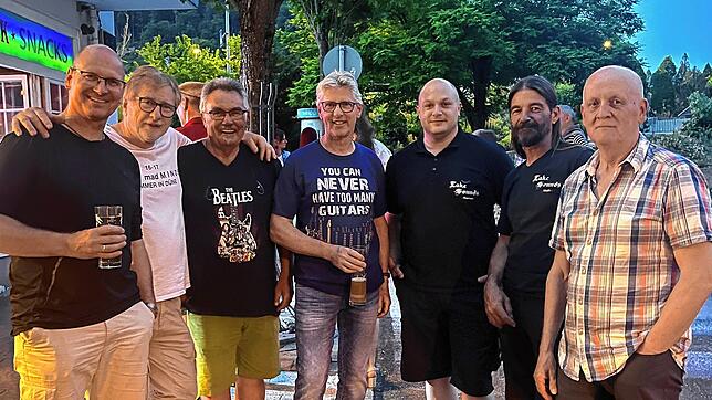 Die Musiker der Band Recover genießen zwischen ihrem Auftritt im Bistro New York eine kurze Pause.