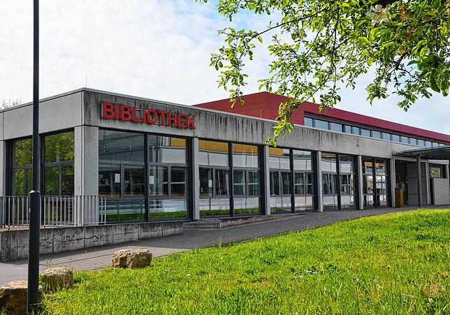 Die Bibliothek Markdorf verfügt über 60,000 Medien und zählt im Jahr 140.000 Ausleihen sowie 81.000 Besucher.