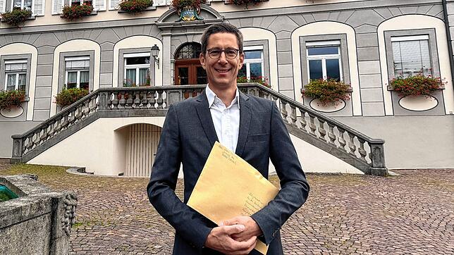 Seine Großmutter Maria Albietz war 1959 erste Frau im Wehrer Gemeinderat. Am 26. September 2025 hat Denis Schimak seine Bewerbung für ...