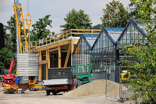 Auch auf der Baustelle von ZG Raiffeisen ist der Baufortschritt sichtbar.