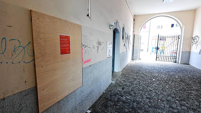 Durch diesen Torbogen im Gebäude C der HTWG gelangt so mancher Student ins Innere der HTWG. Auf dem Weg konnte bis vor ein paar Tagen ...