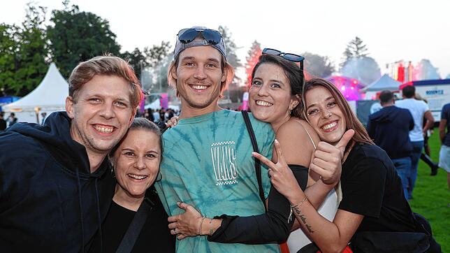 Bild : Konstanz: Wummernde Bässe, lässige Outfits und eine gute Zeit: Festival startet im Bodensee-Stadion