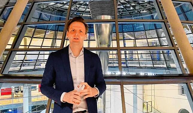 Der Bundestagsabgeordnete Marcel Klinge war beim virtuellen Politischen Aschermittwoch in Blumberg aus dem Berliner Reichstagsgebäude ...