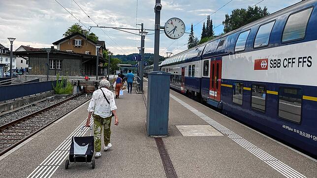 Die S9 nach Uster hält in Jestetten: Das Landesverkehrsministerium signalisiert, dass das 1-Euro-Ticket (Jugendticket) und ...