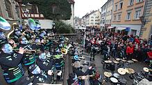 Die Seegumper aus Überlingen gaben auf der Münstertreppe zwei viel umjubelte Benefizkonzerte für die Aktion "Narr mit Herz". Dabei kamen ...