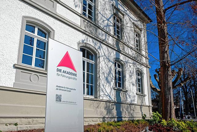 Fast 20 Jahre liefen hier in den ehemaligen Seeschulen an der Promenade die Fäden der Akademie für Führungskräfte zusammen. Ende Februar ...