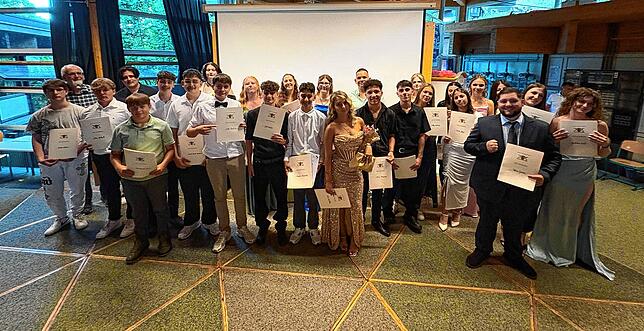 Bild 6: Schulabschluss 2025 im Kreis Waldshut: So wird an den Schulen gefeiert! Überblick von Waldshut-Tiengen bis Rheinfelden