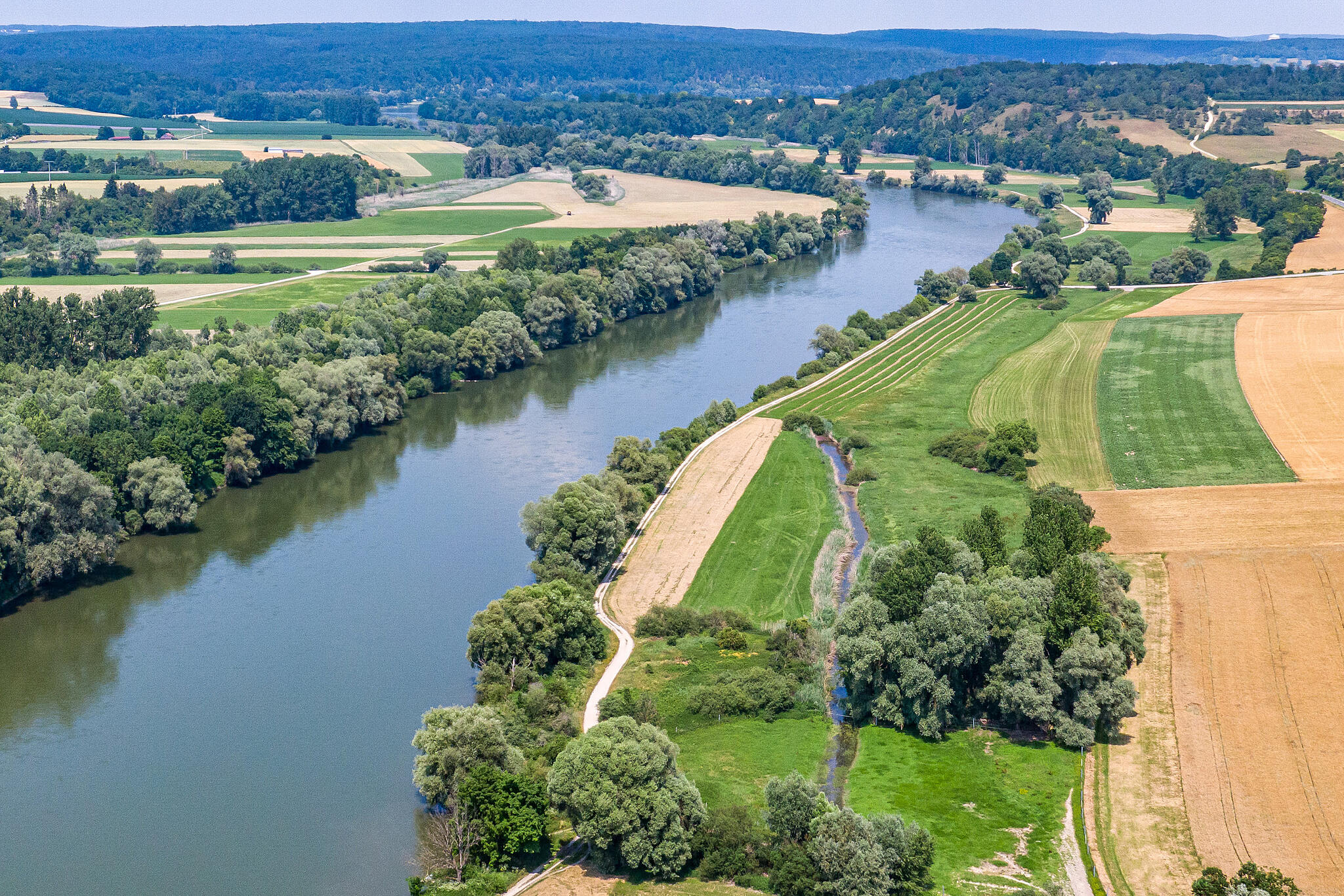 Panorama Sie sind Handelsstraßen, natürliche Grenzen und kulturelle Lebensadern Das sind die Panorama Sie sind Handelsstraßen, natürliche Grenzen und kulturelle Lebensadern Das sind die
