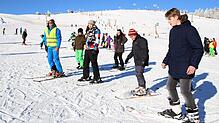 So sieht beispielsweise ein alpiner Skikurs mit Uli Schwab beim Festival "Schulen im Schnee" auf dem Feldberg aus. Bild: Joachim Hahne