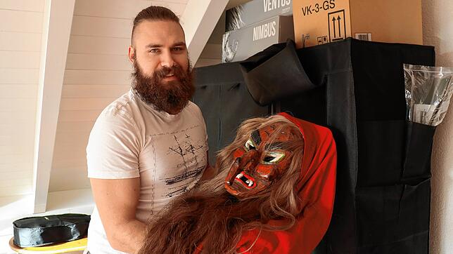 Lennard Weber aus Schlatt u. Kr. freut sich schon darauf, seine Holzmaske aus dem Schrank zu holen und mit den Hegauer Burghexen ...