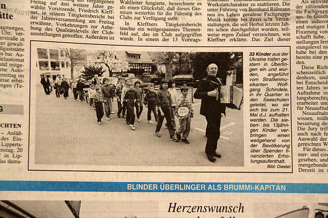 So berichtete der SÜDKURIER am 24. April 1995: Mit einem Lied geleitete Wolfgang Schindele tags zuvor, am 23. April, die frisch ...