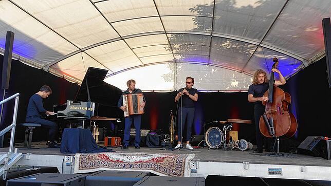 Das preisgekrönte und weit gereiste Quartett Quadro Nuevo, (von links) Chris Gall, Andreas Hinterseher, Mulo France und Didi Lowka, ...